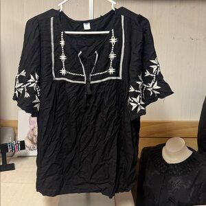 Old Navy Black & White Top